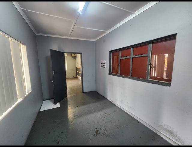 1,250M² FACTORY TO LET IN ROODEKOP